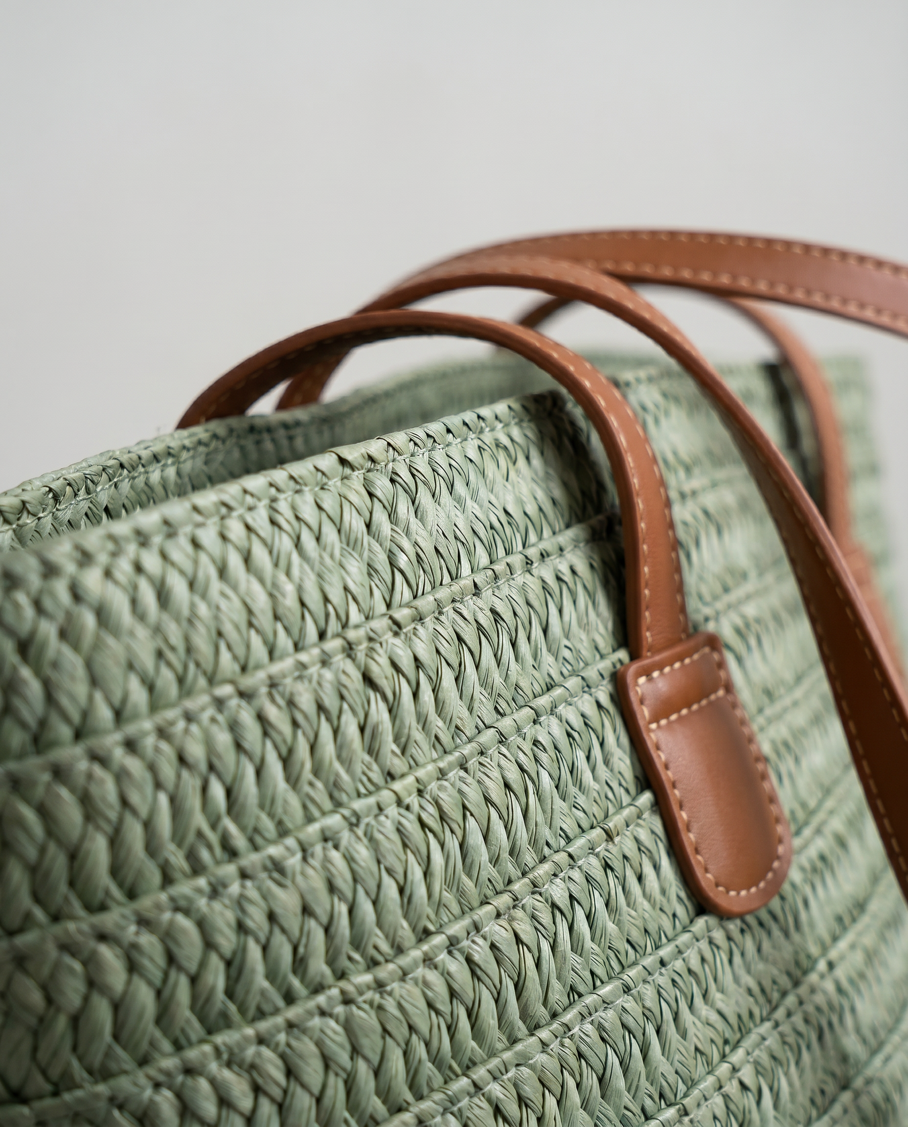 Contrast straw tote in green — weave detail, RABUKO