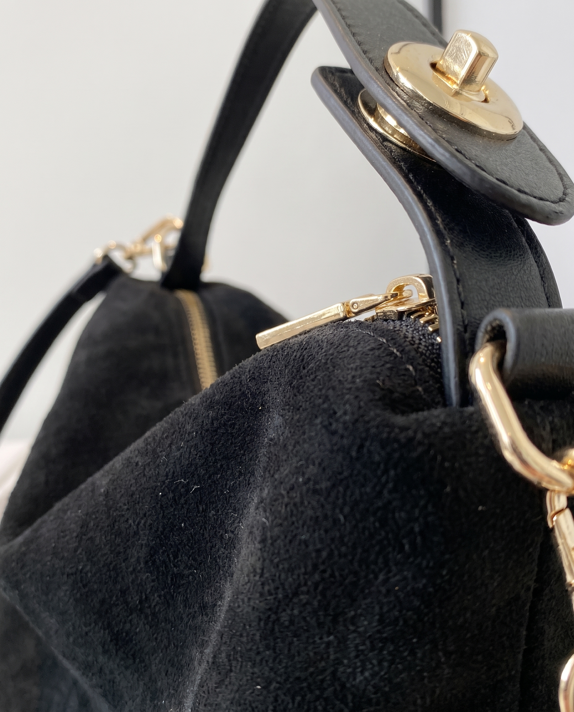 Boston Shoulder Bag in black — material and stitching detail, RABUKO