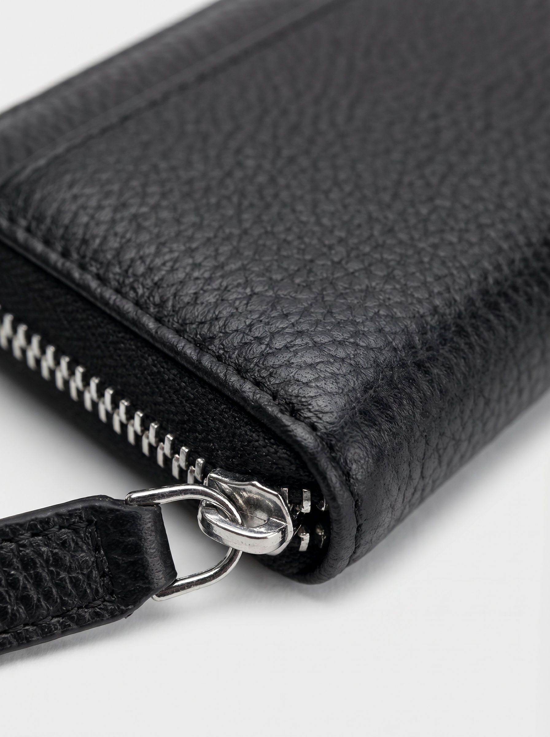 RFID Leather Card Wallet in black — leather grain detail, RABUKO