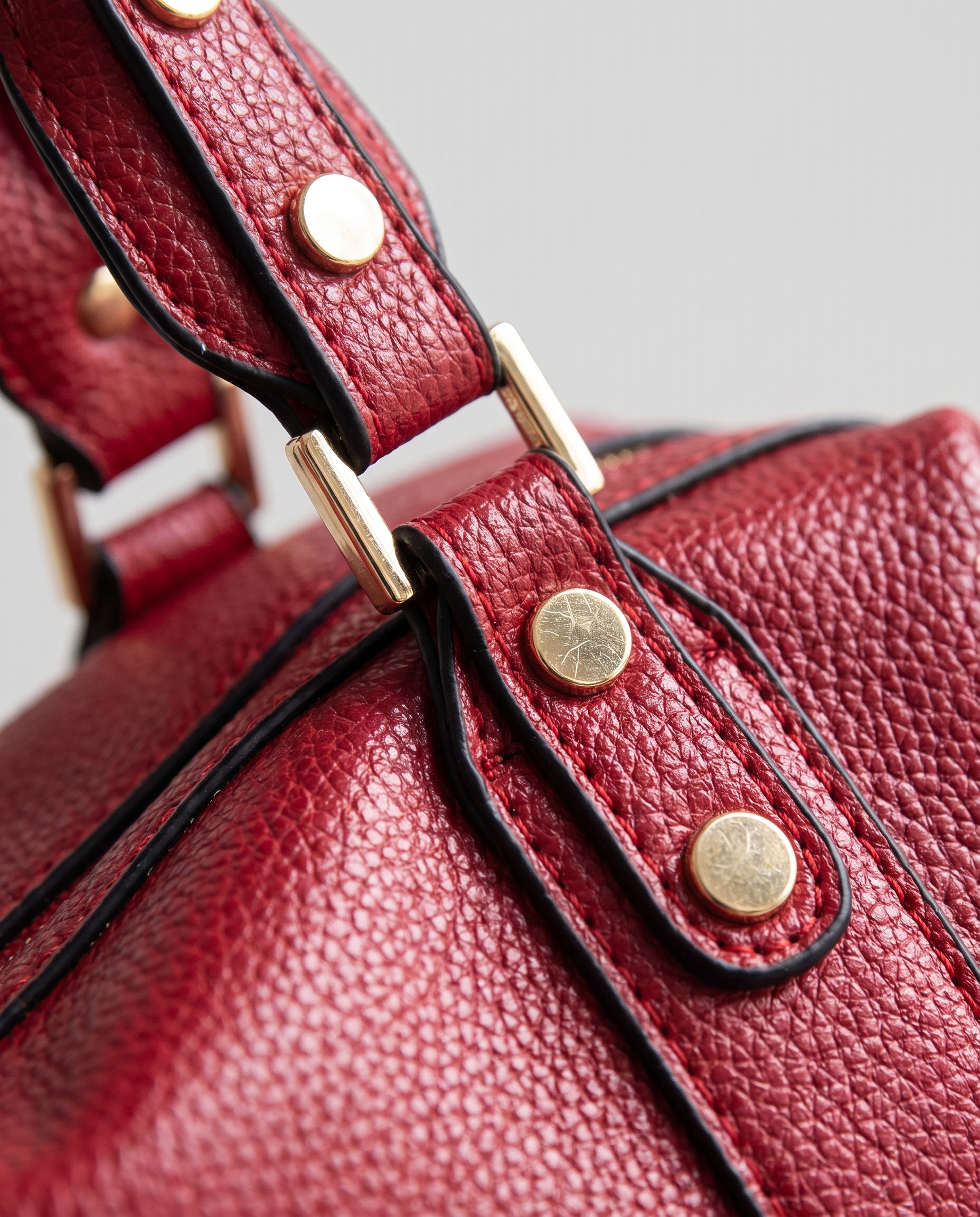 Lychee-Texture Shoulder Bag in wine red — leather grain detail, RABUKO