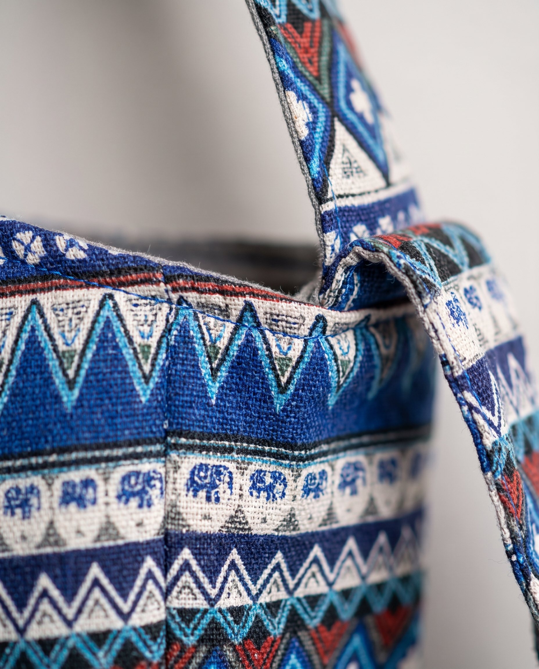 Print crossbody bag in blue — texture detail, RABUKO