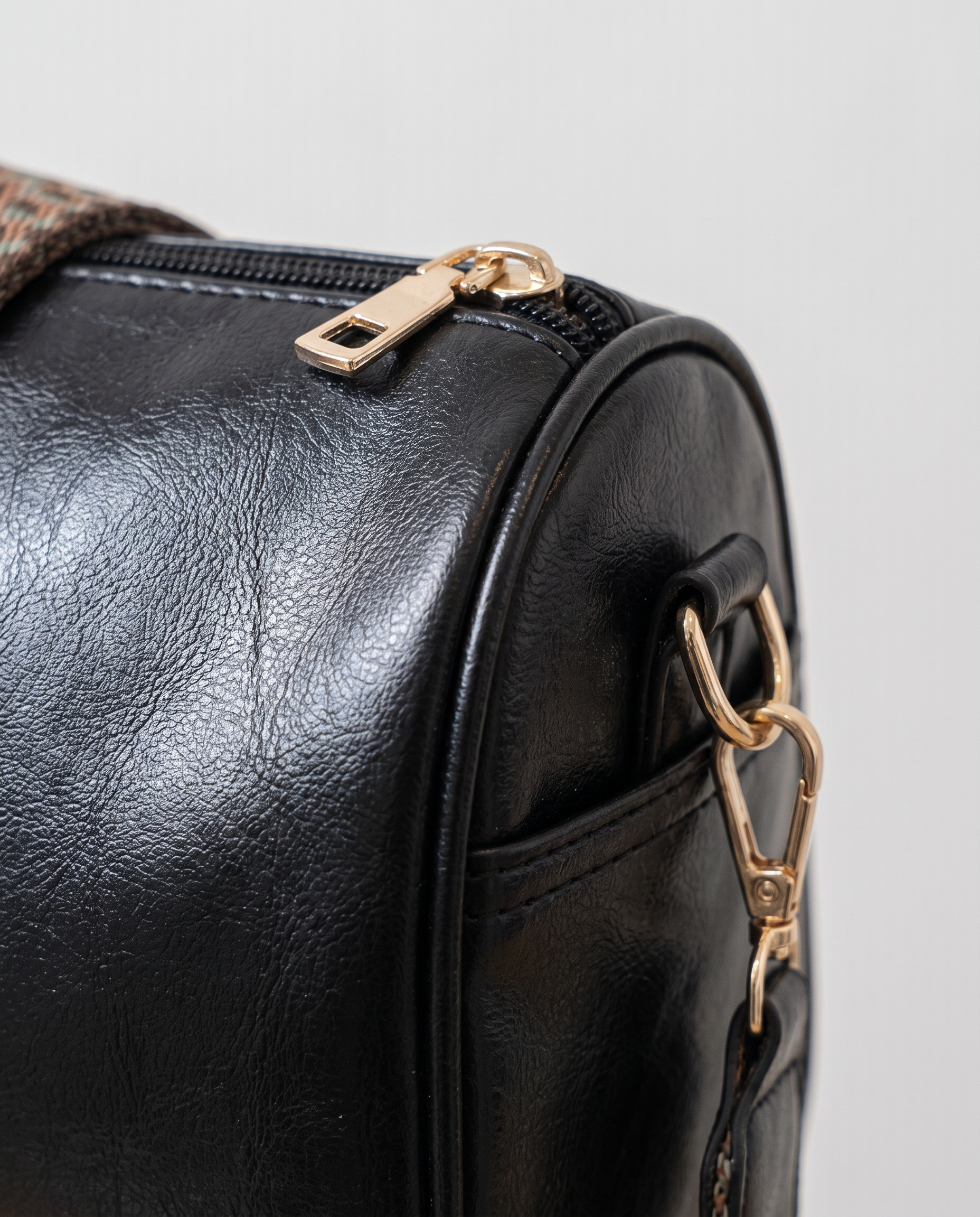 Retro mini tote in black — texture detail, RABUKO