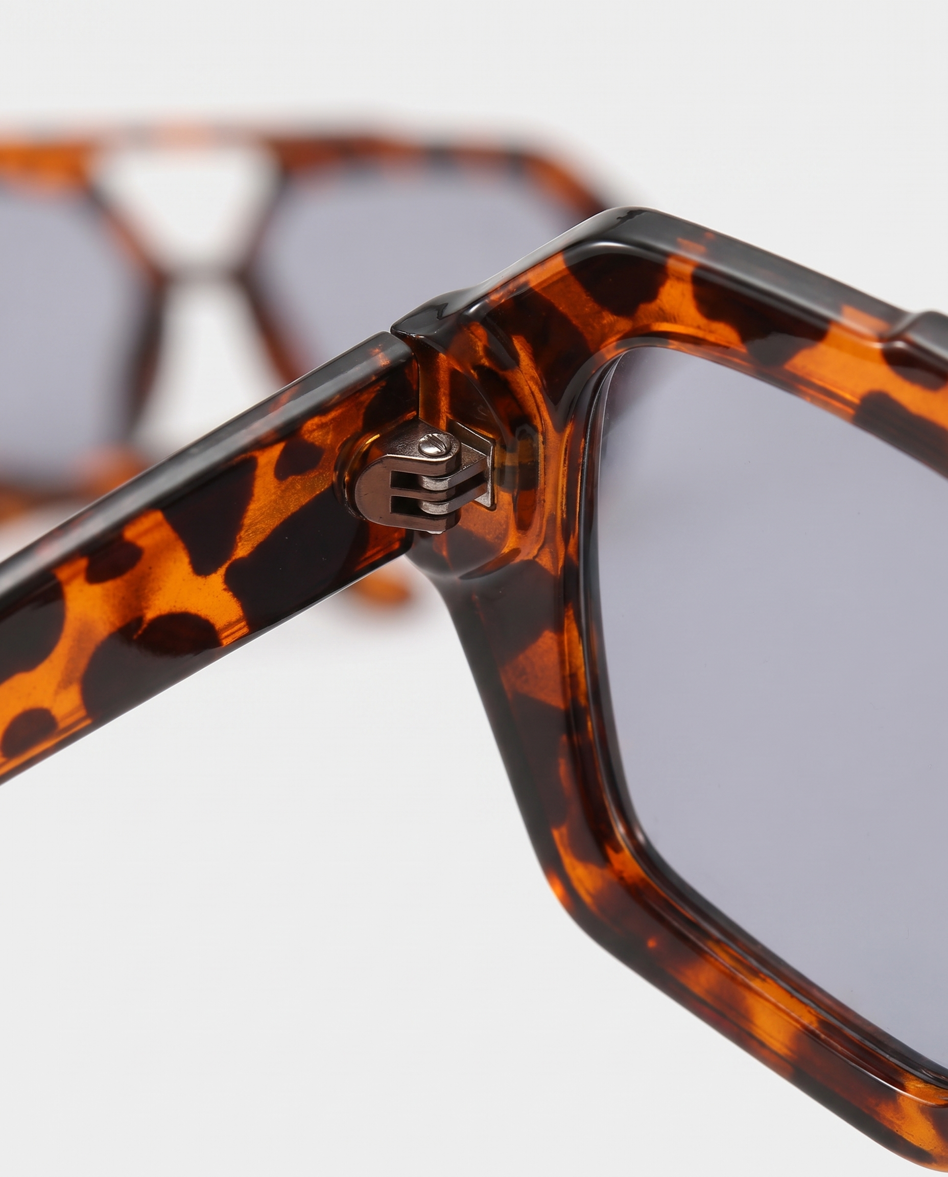 Big frame sunglasses C1 — frame detail, RABUKO