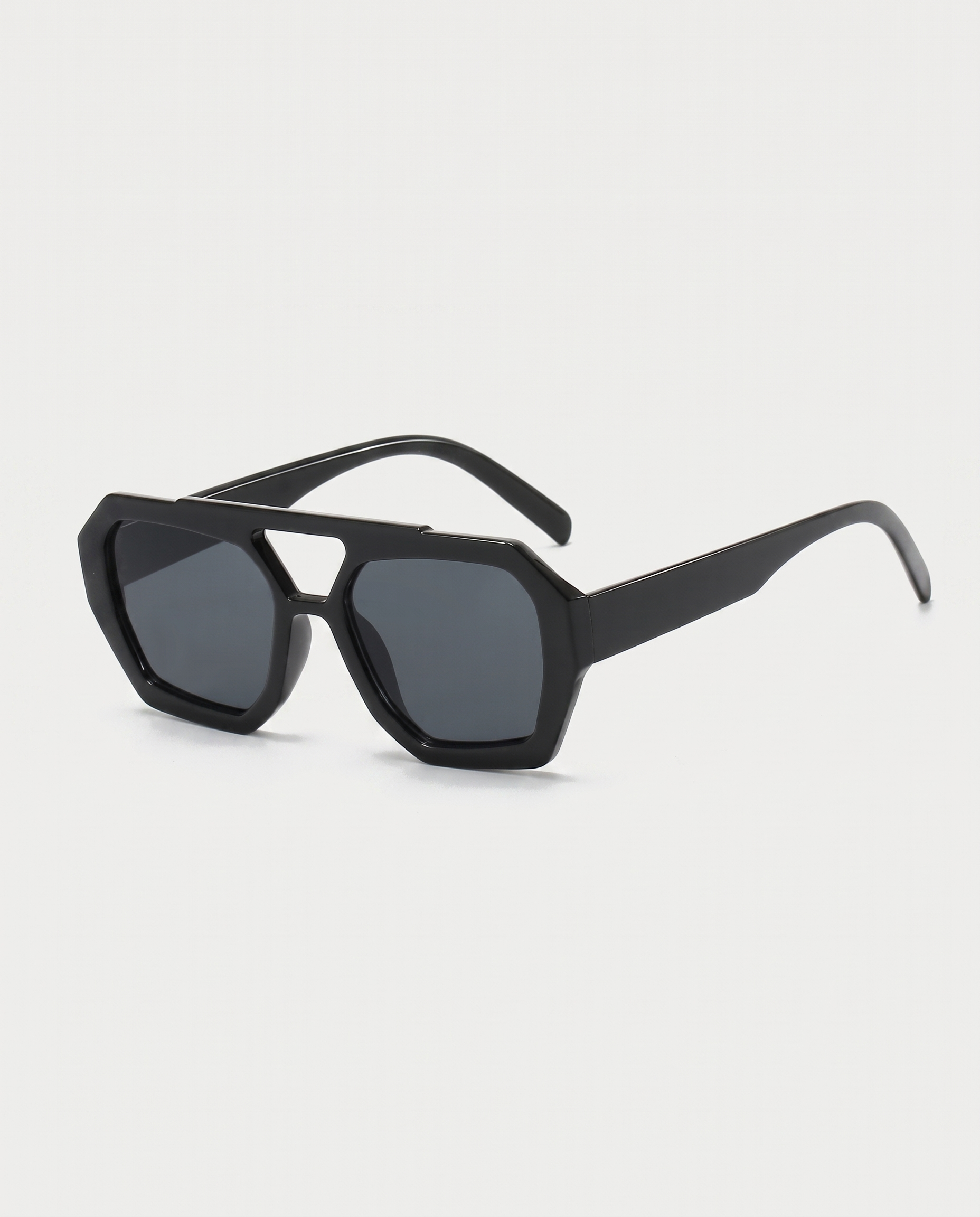 Big frame sunglasses C3 — three-quarter view, RABUKO